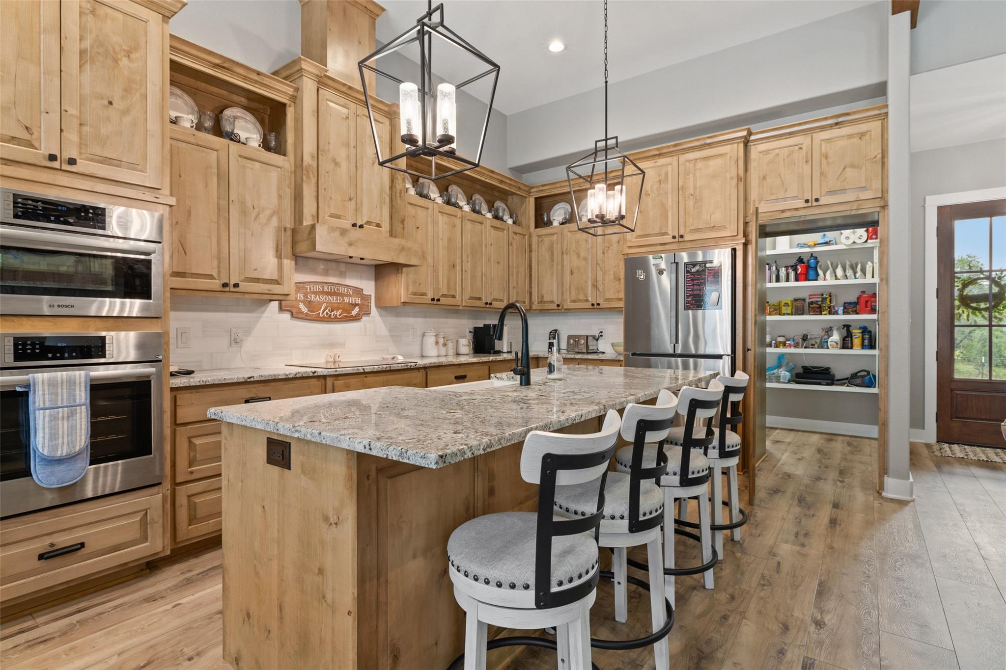 210 Levon LN