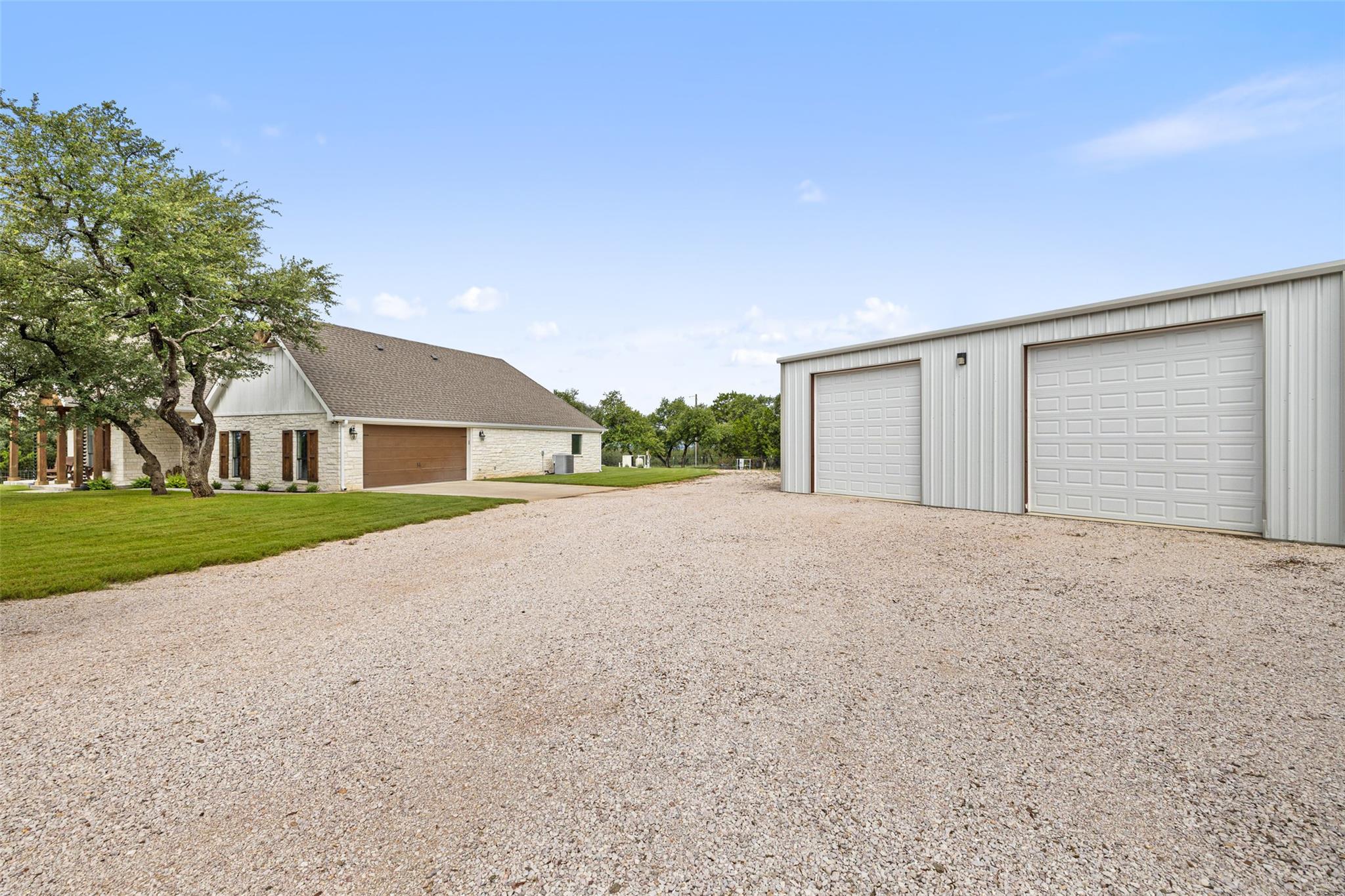 210 Levon LN
