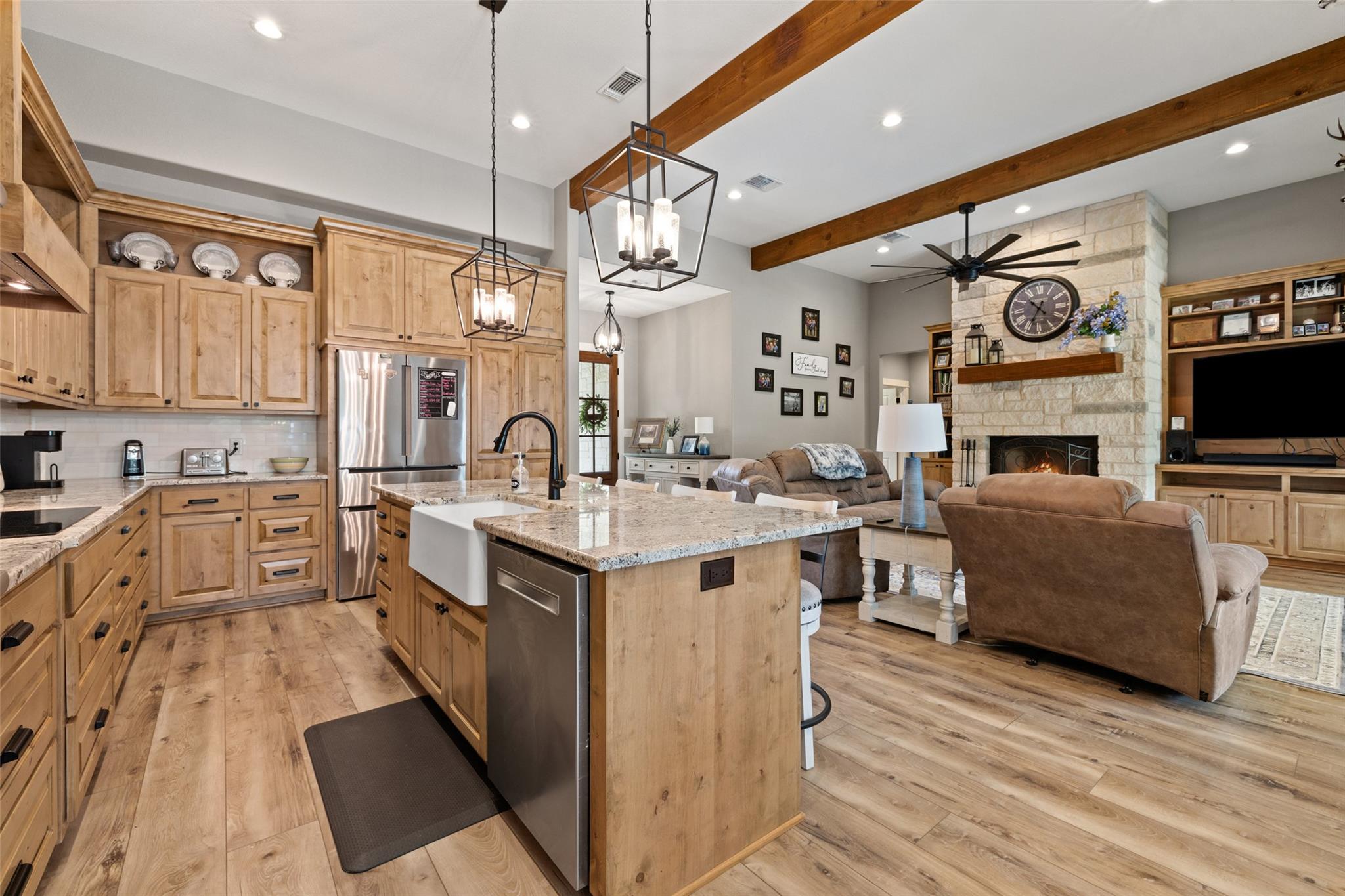 210 Levon LN