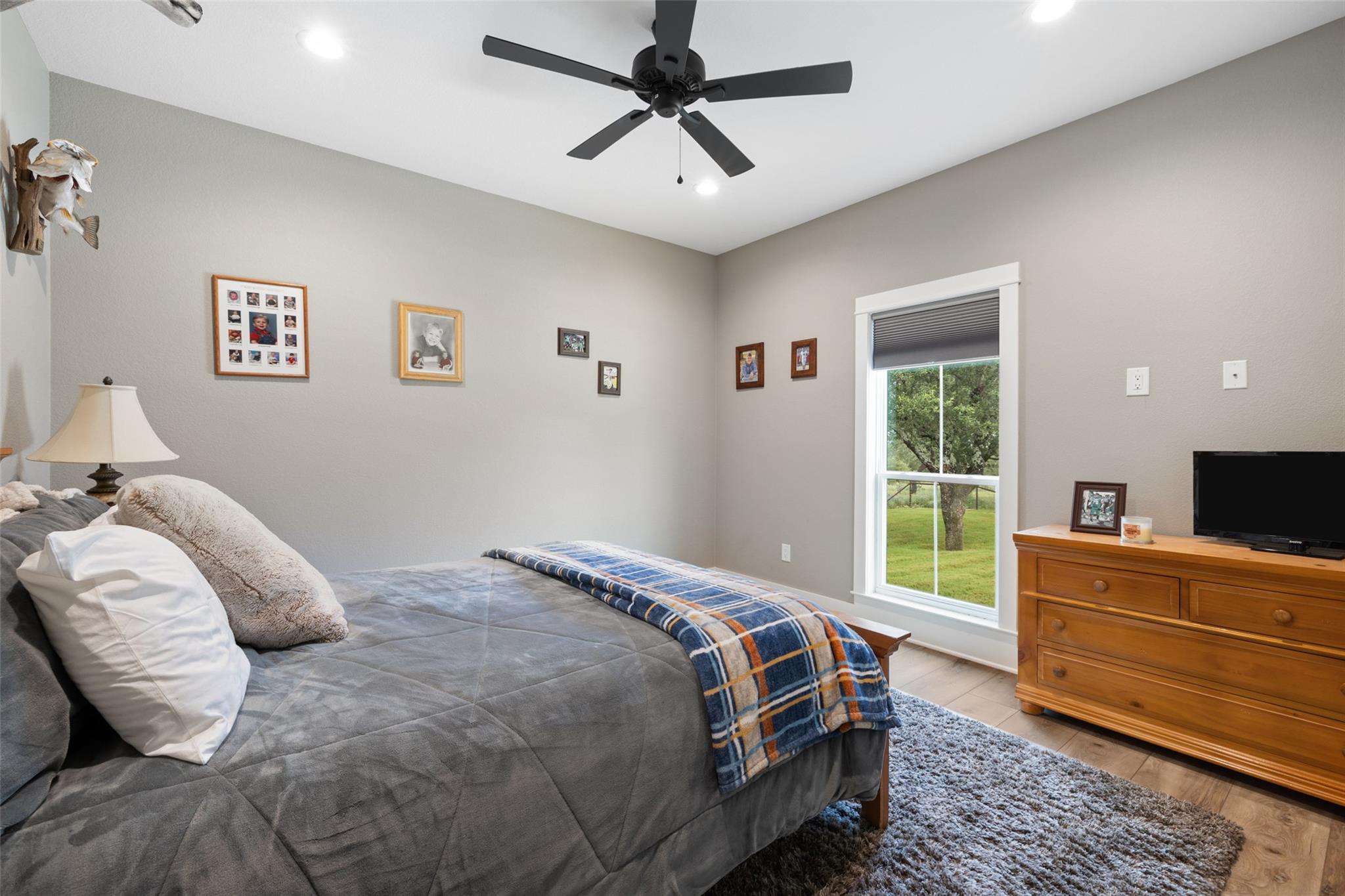 210 Levon LN