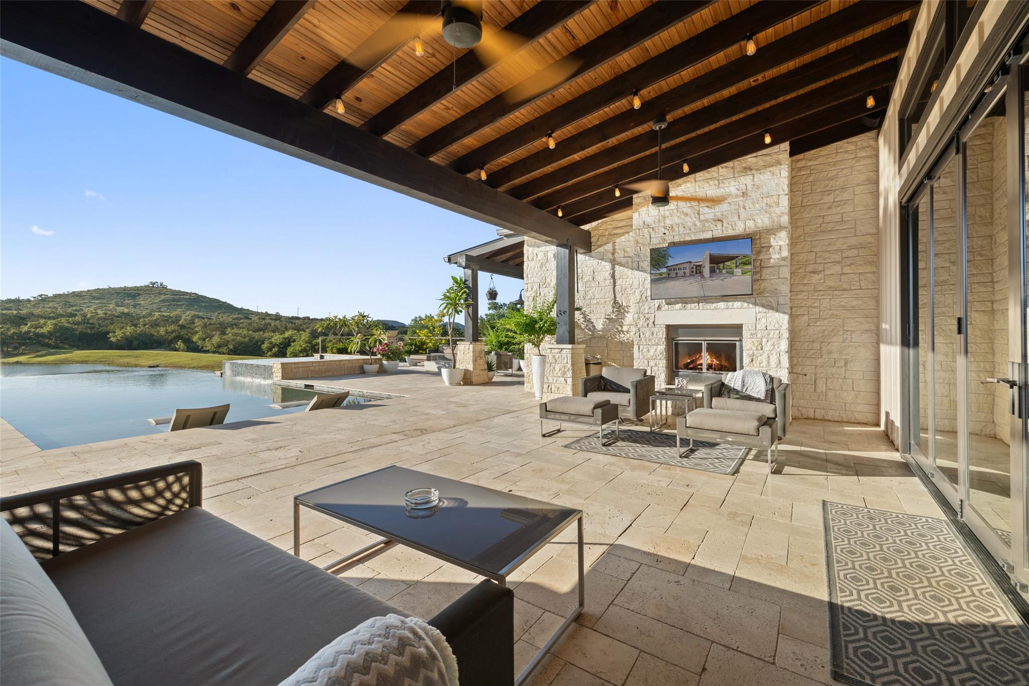 101 Rolling Hills RD