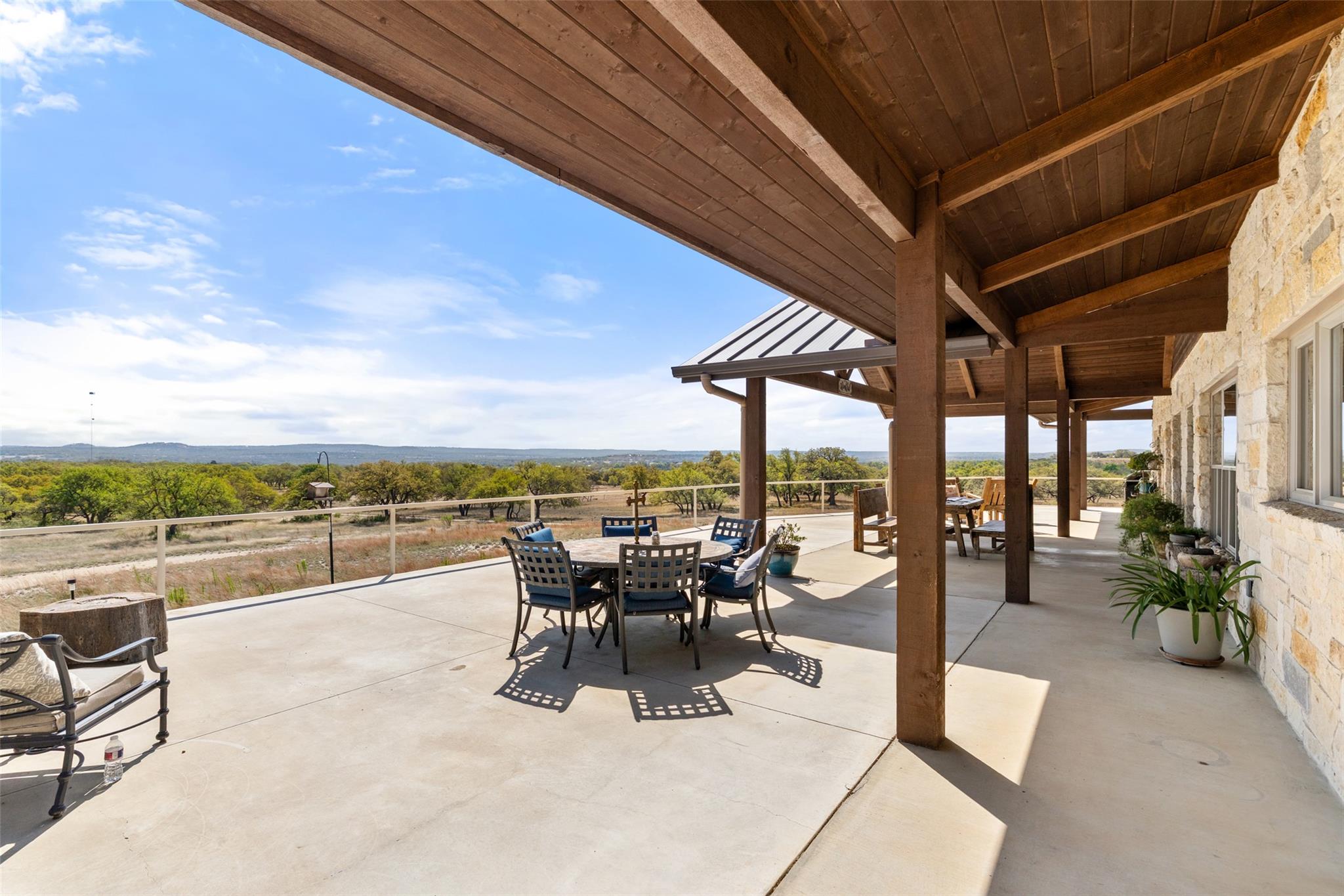 546 Lazy Oak RD