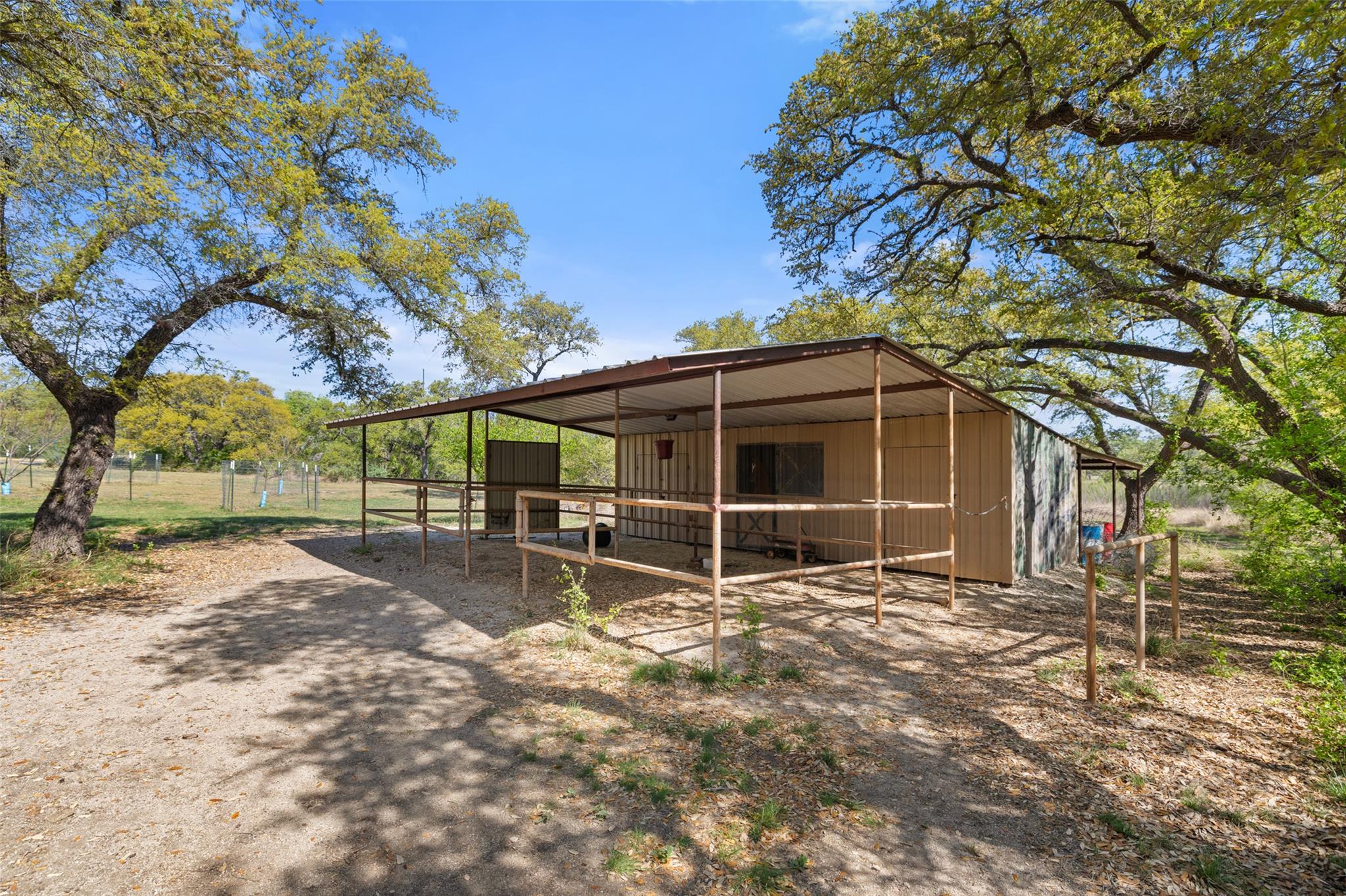 546 Lazy Oak RD