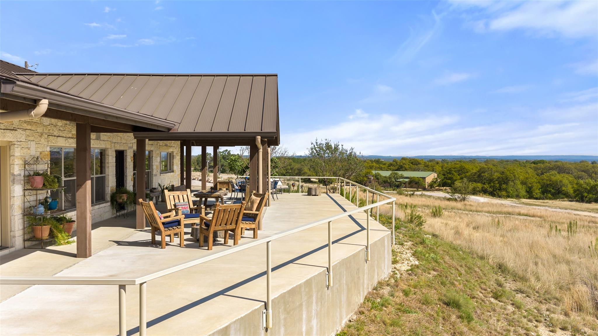 546 Lazy Oak RD