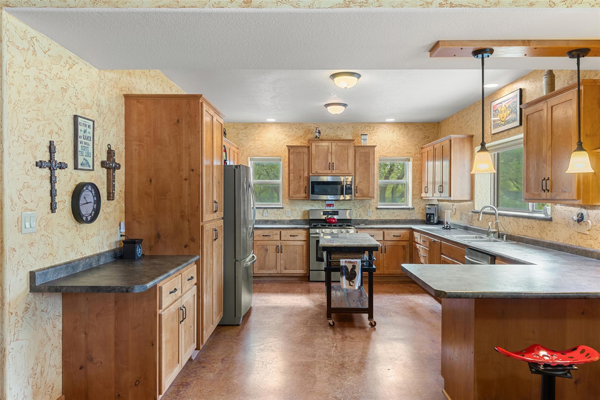 546 Lazy Oak RD