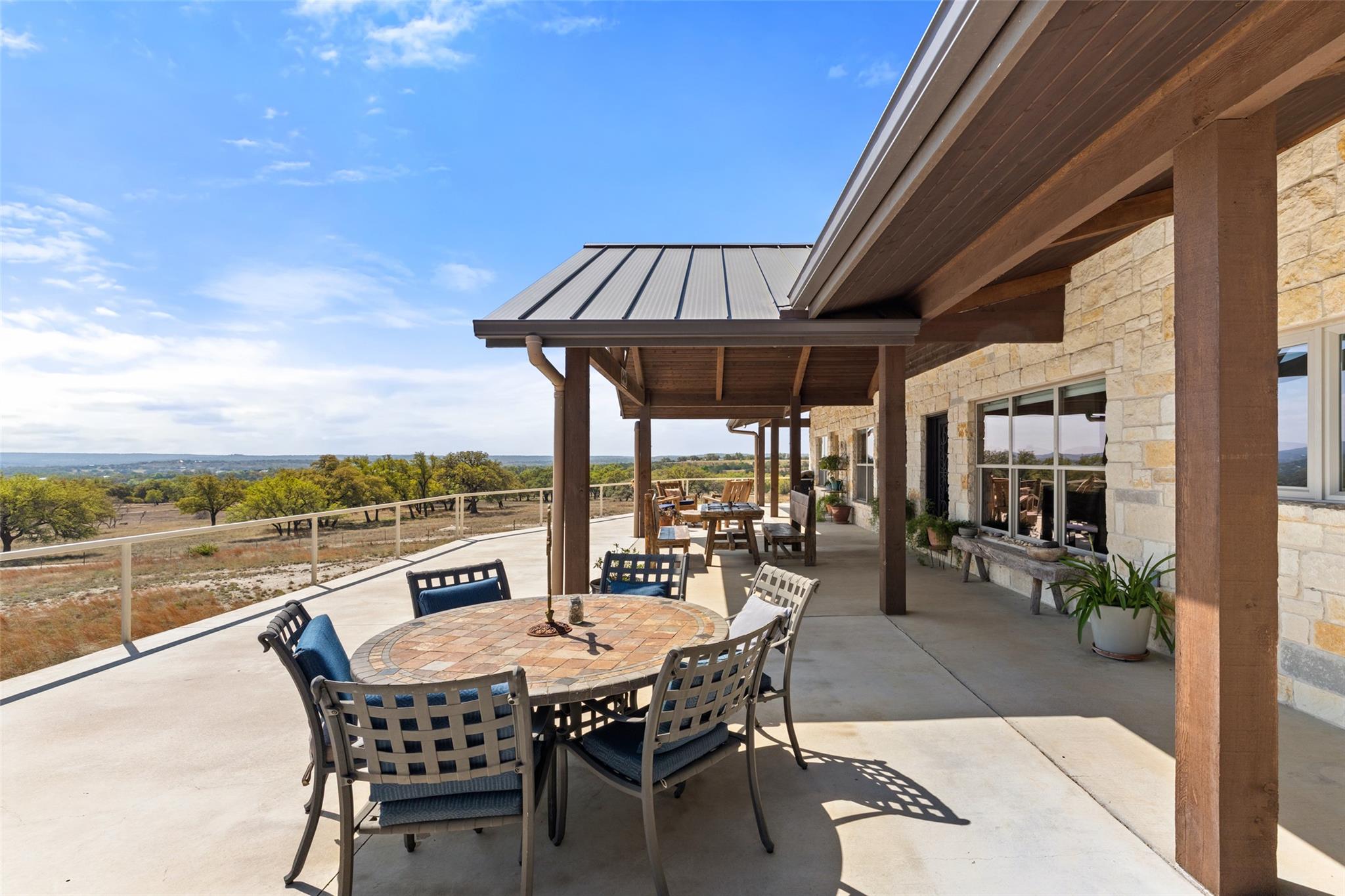 546 Lazy Oak RD