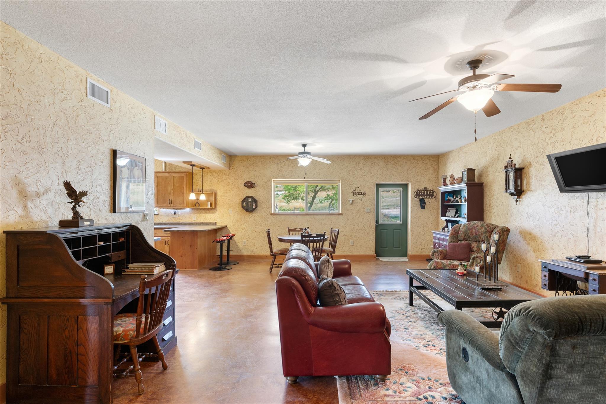 546 Lazy Oak RD
