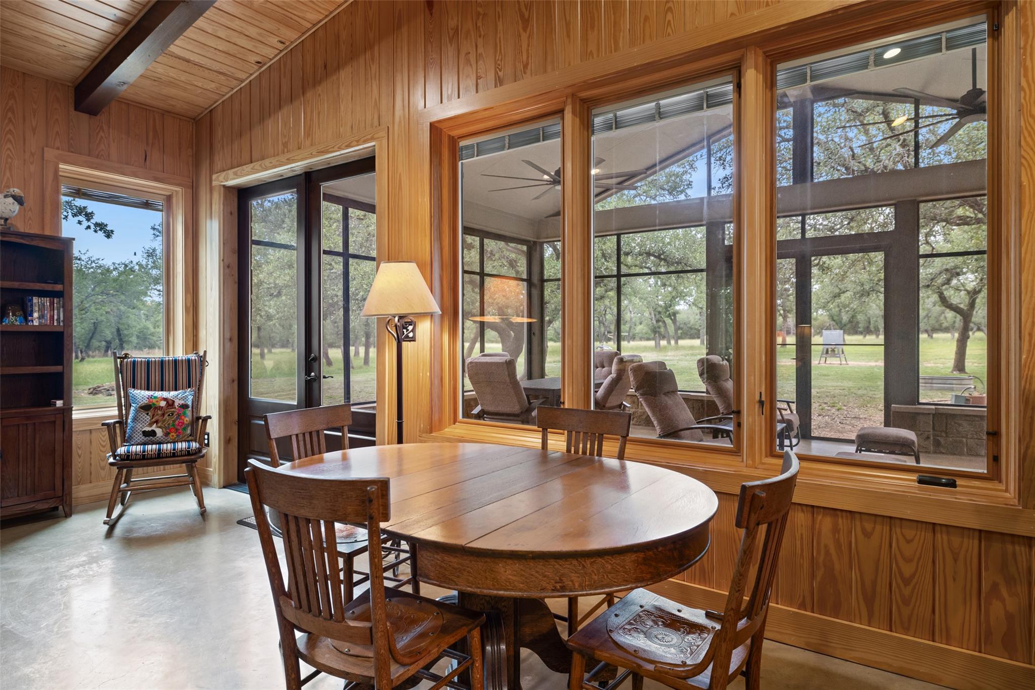 1241 Sandy Oaks Ranch RD