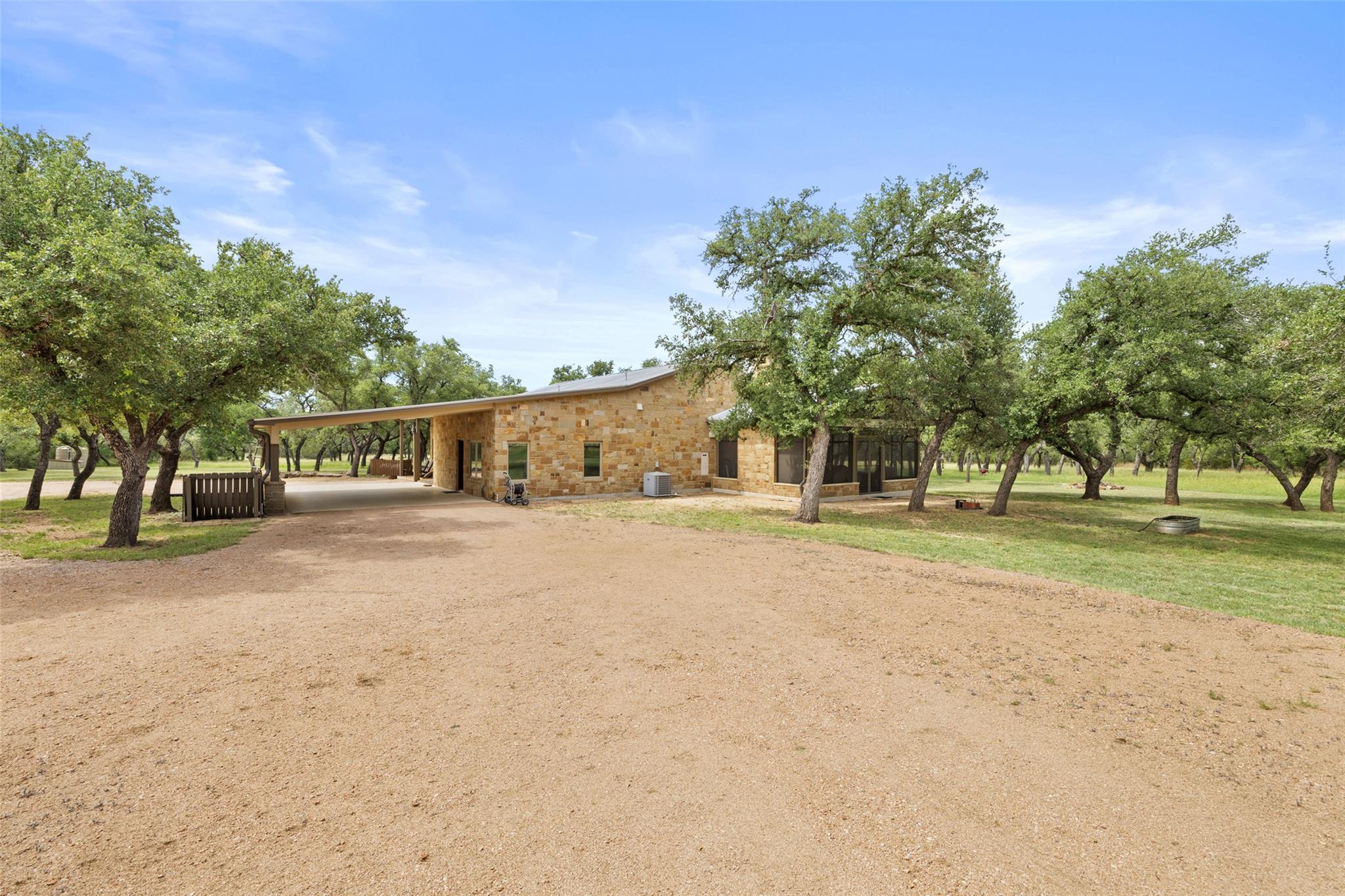 1241 Sandy Oaks Ranch RD