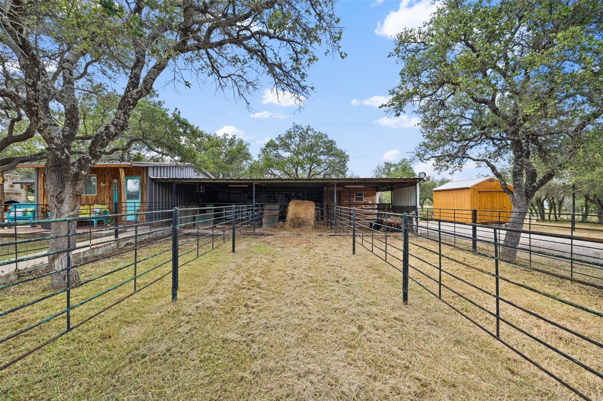 2631 N US 281 Highway