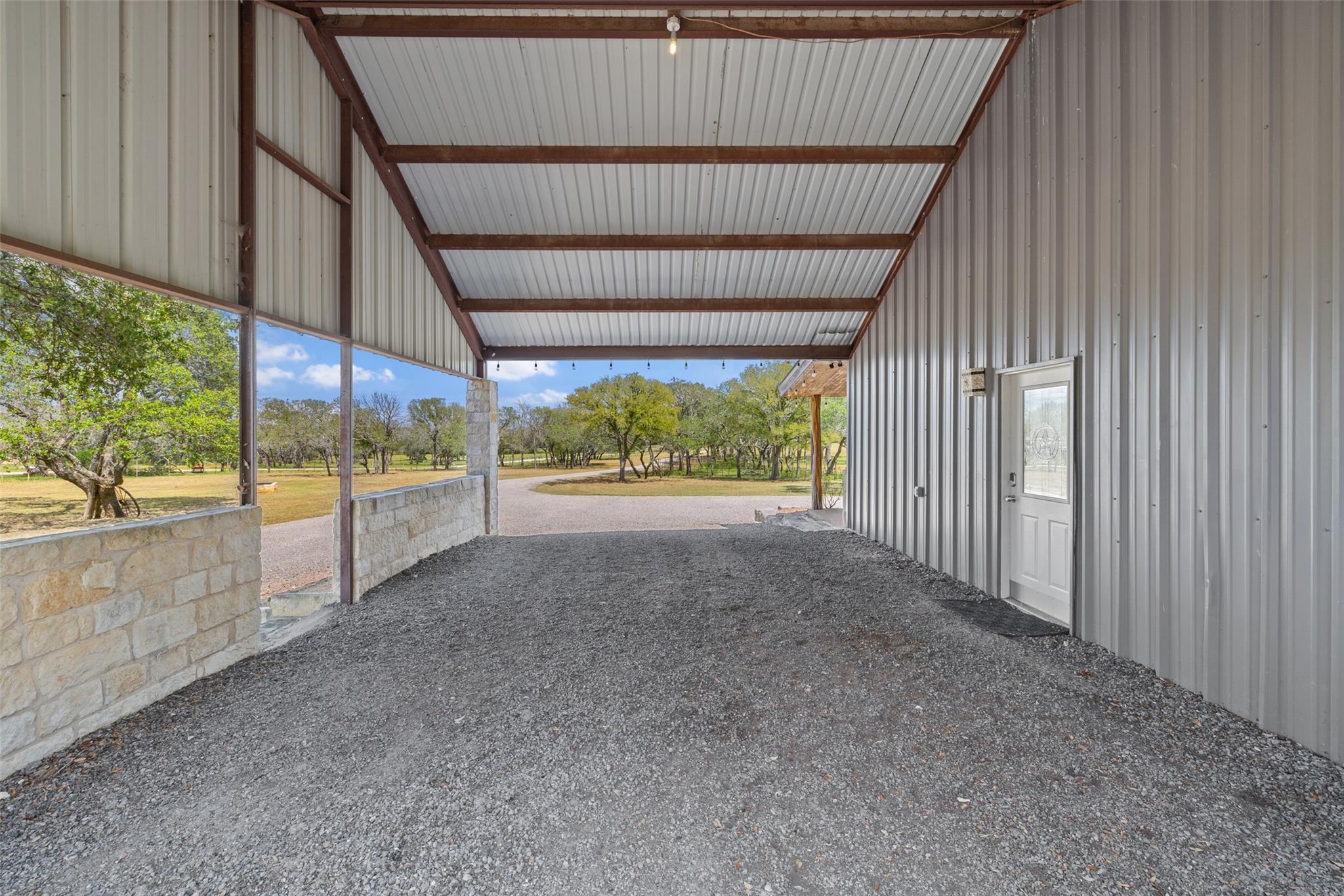 2631 N US 281 Highway