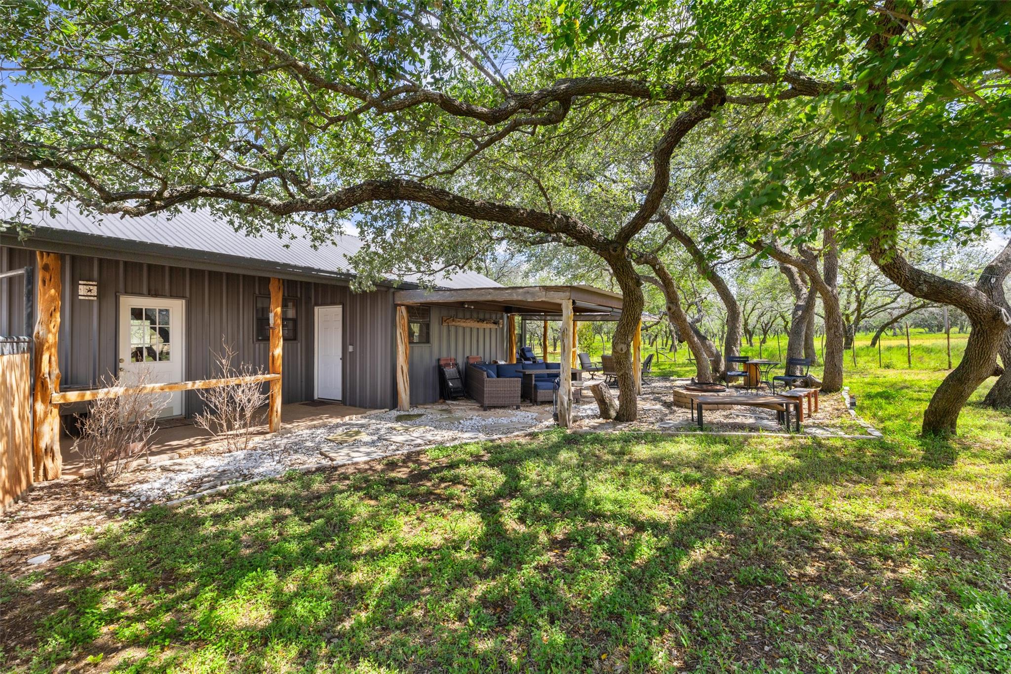 2631 N US 281 Highway