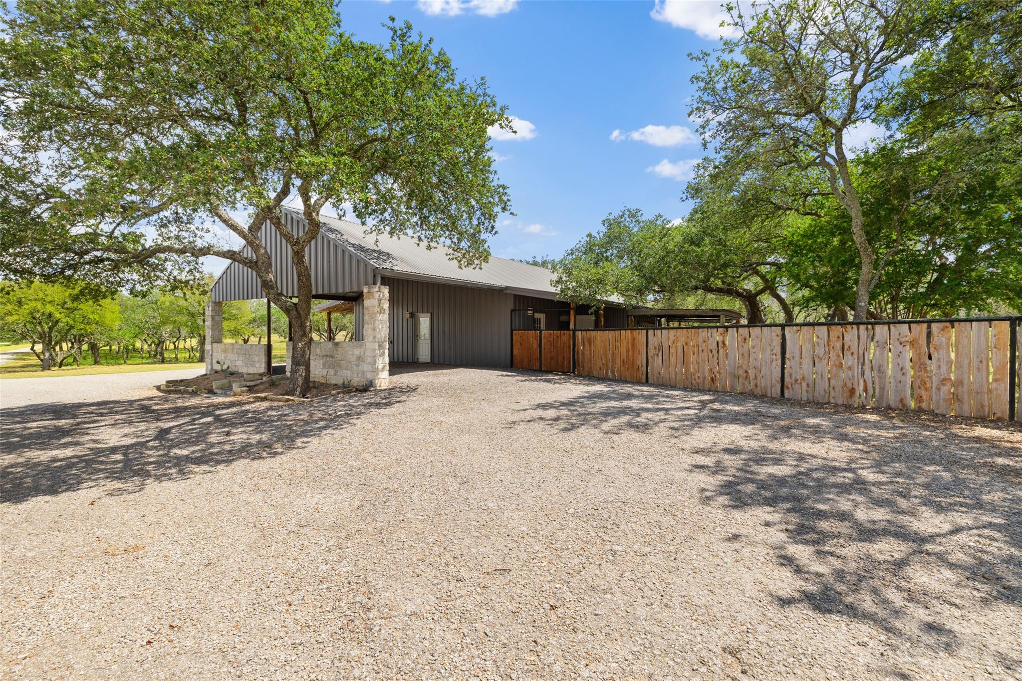 2631 N US 281 Highway