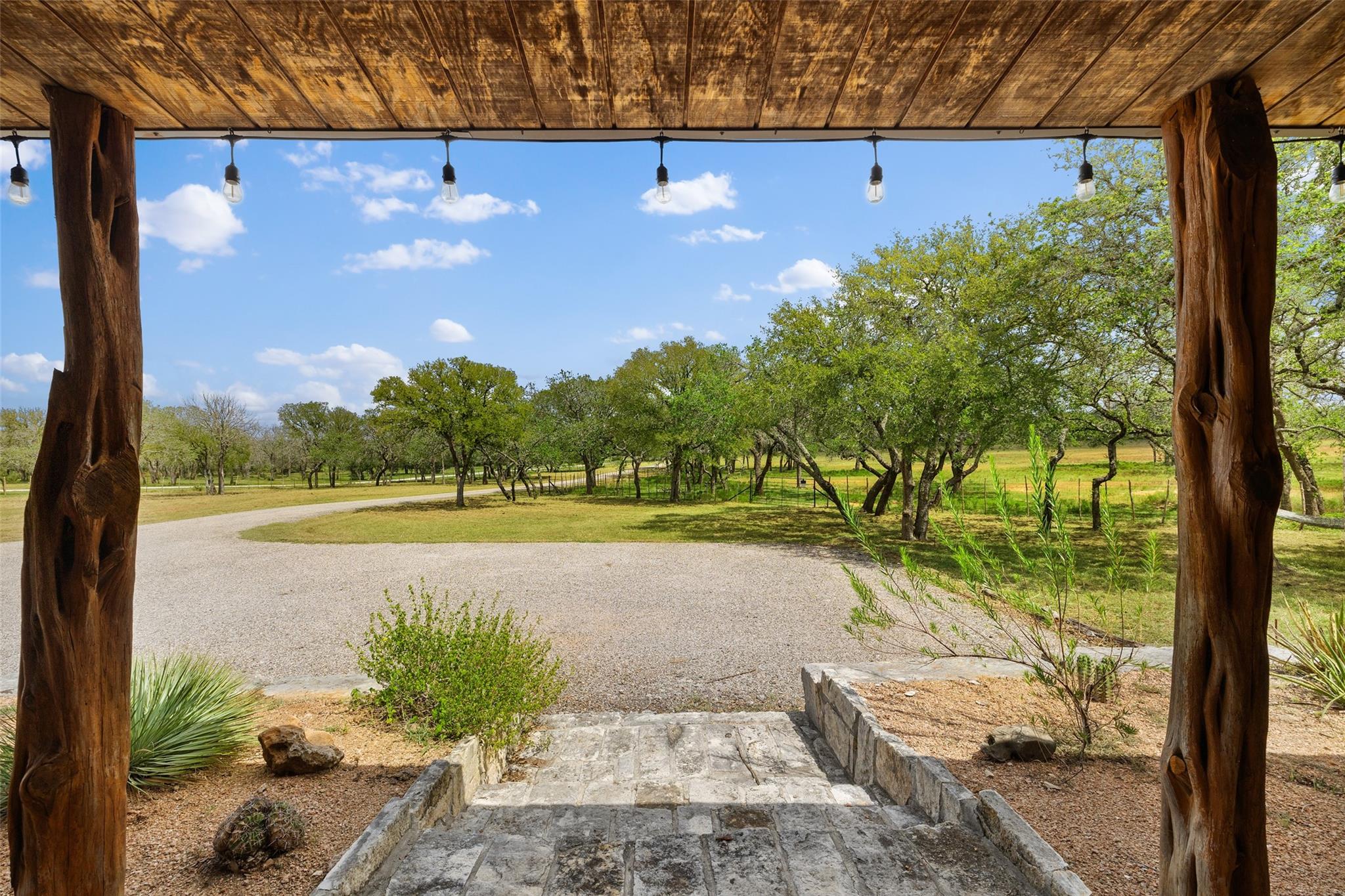 2631 N US 281 Highway