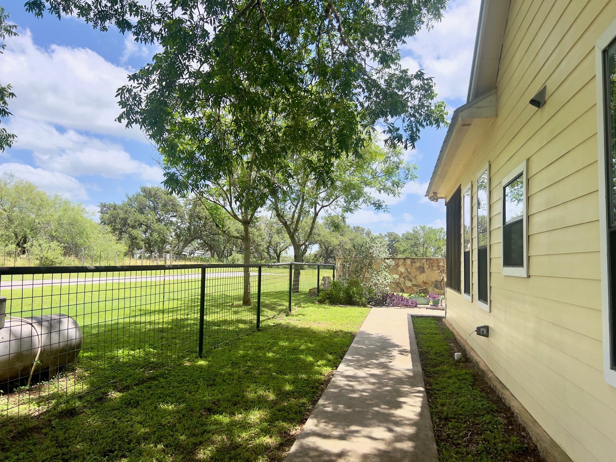 1139 FM 3351