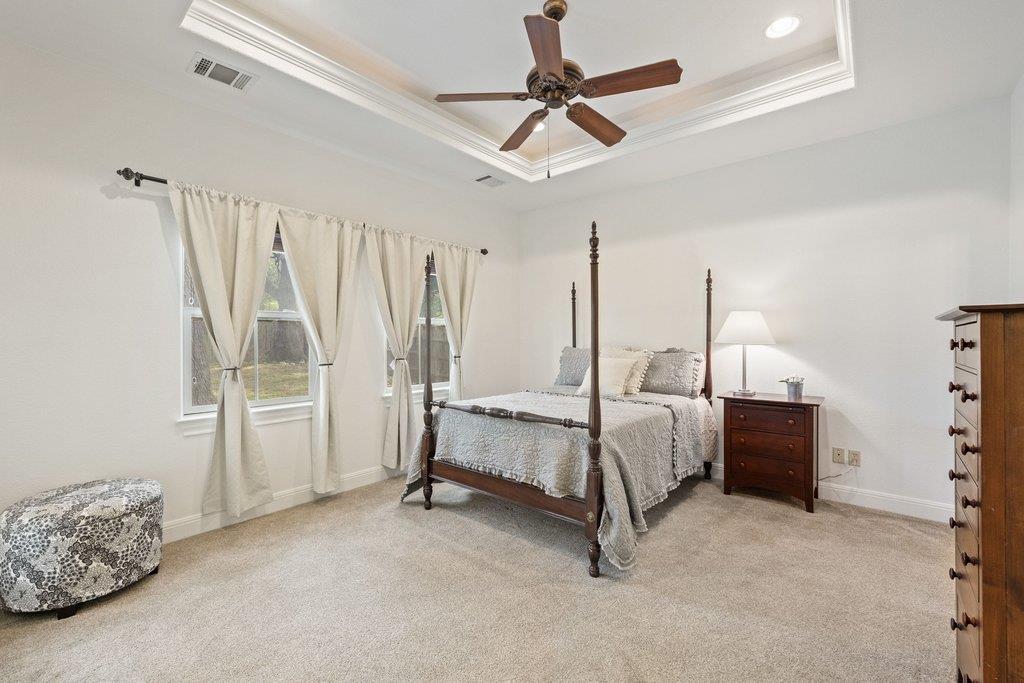 101 Winding Oak DR