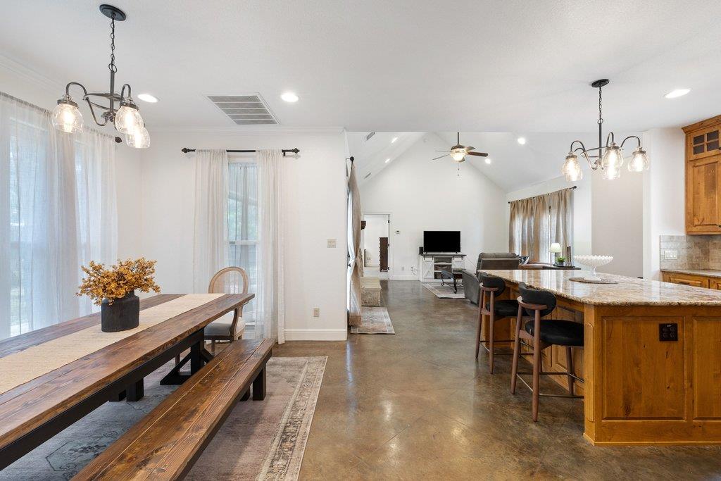 101 Winding Oak DR