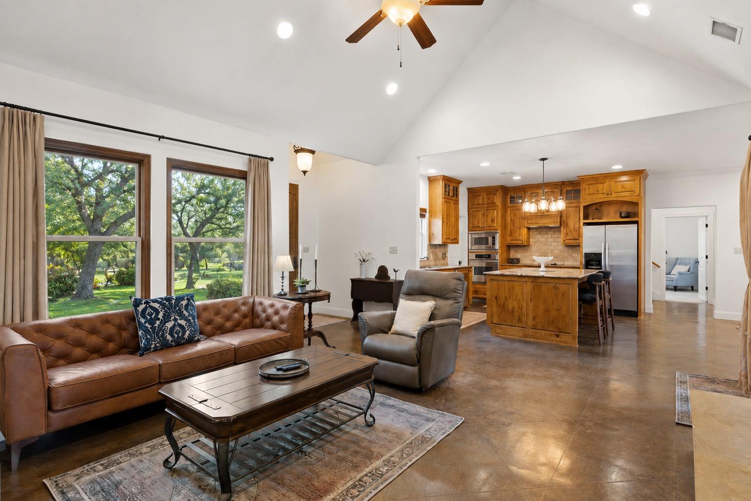 101 Winding Oak DR