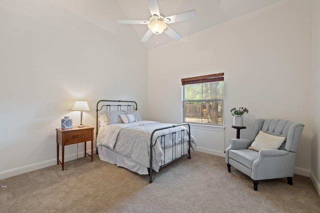 101 Winding Oak DR