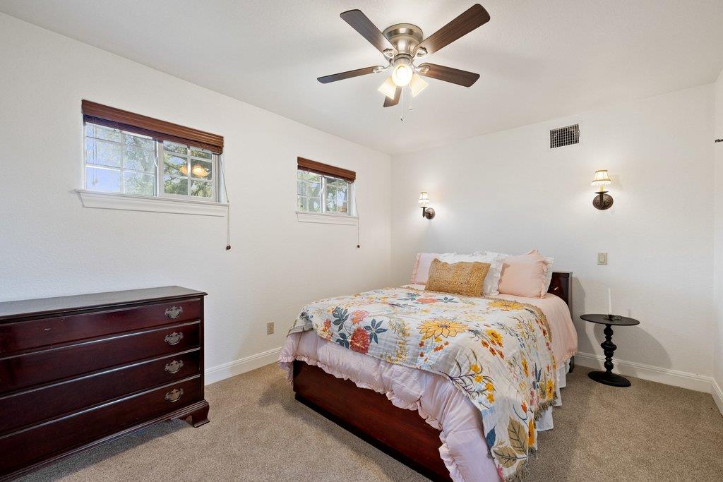 101 Winding Oak DR