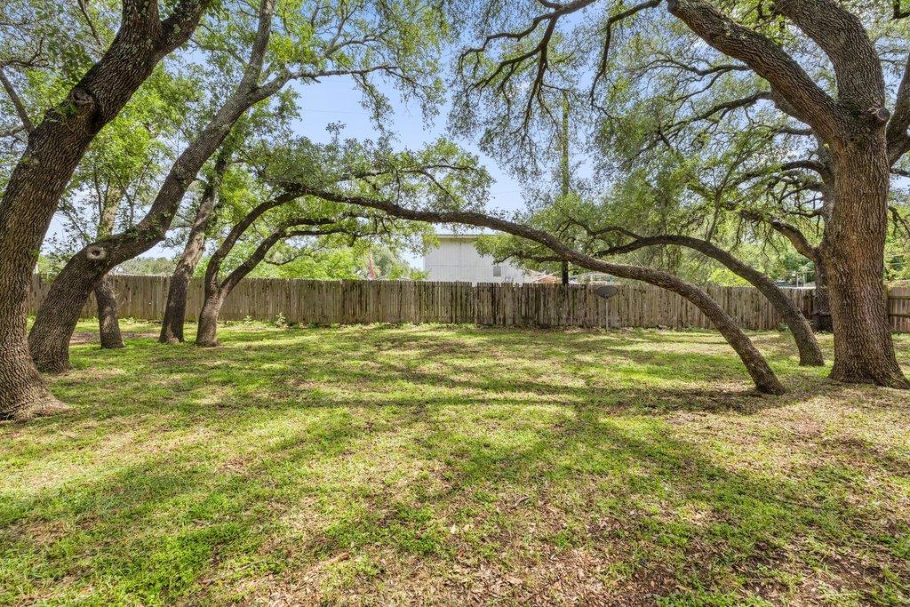 101 Winding Oak DR