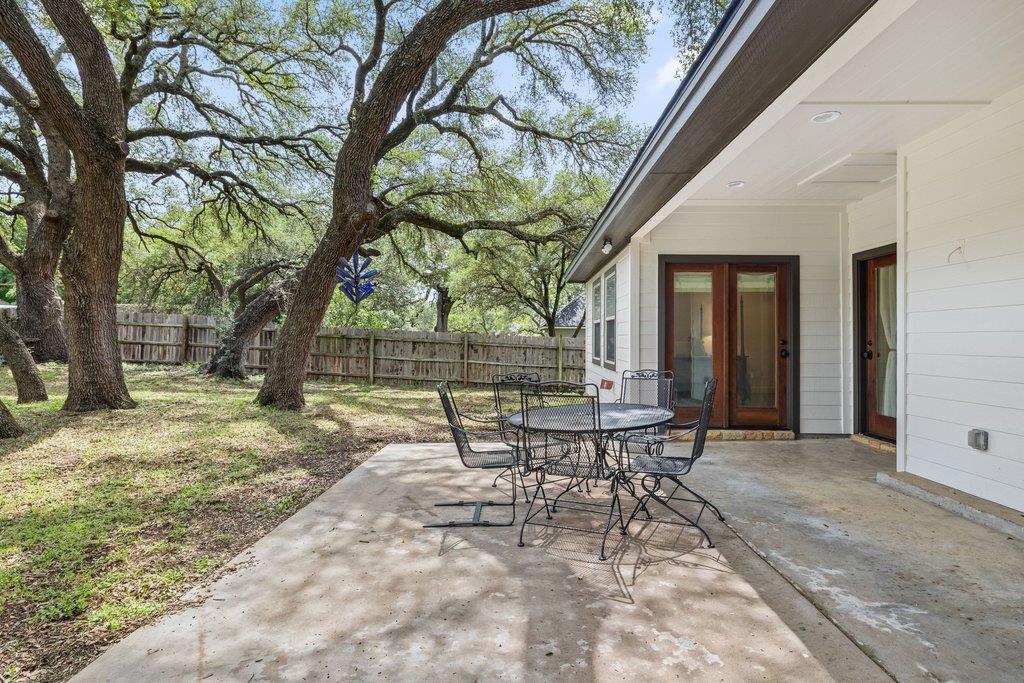 101 Winding Oak DR