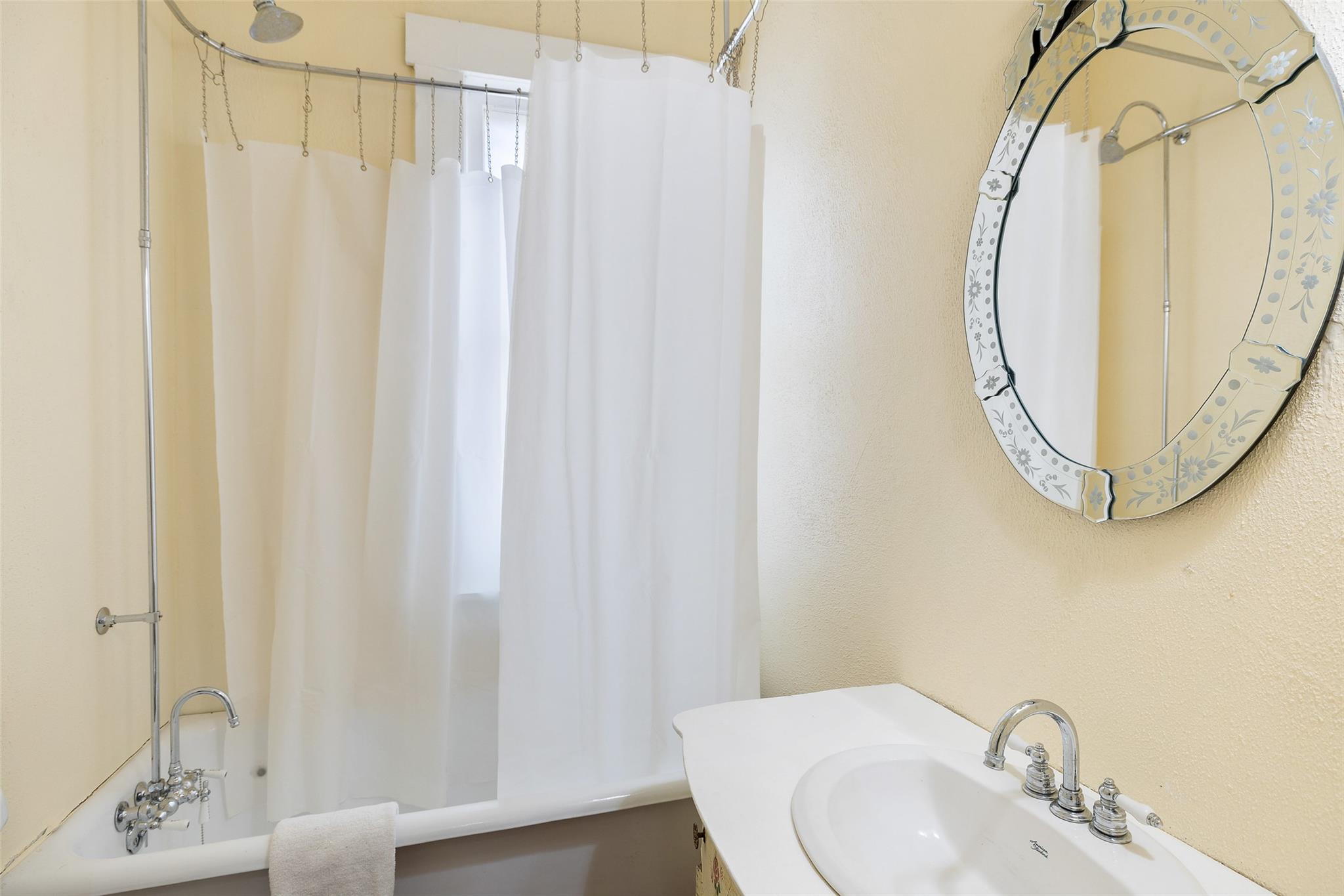 201 N Nugent Ave, Johnson City