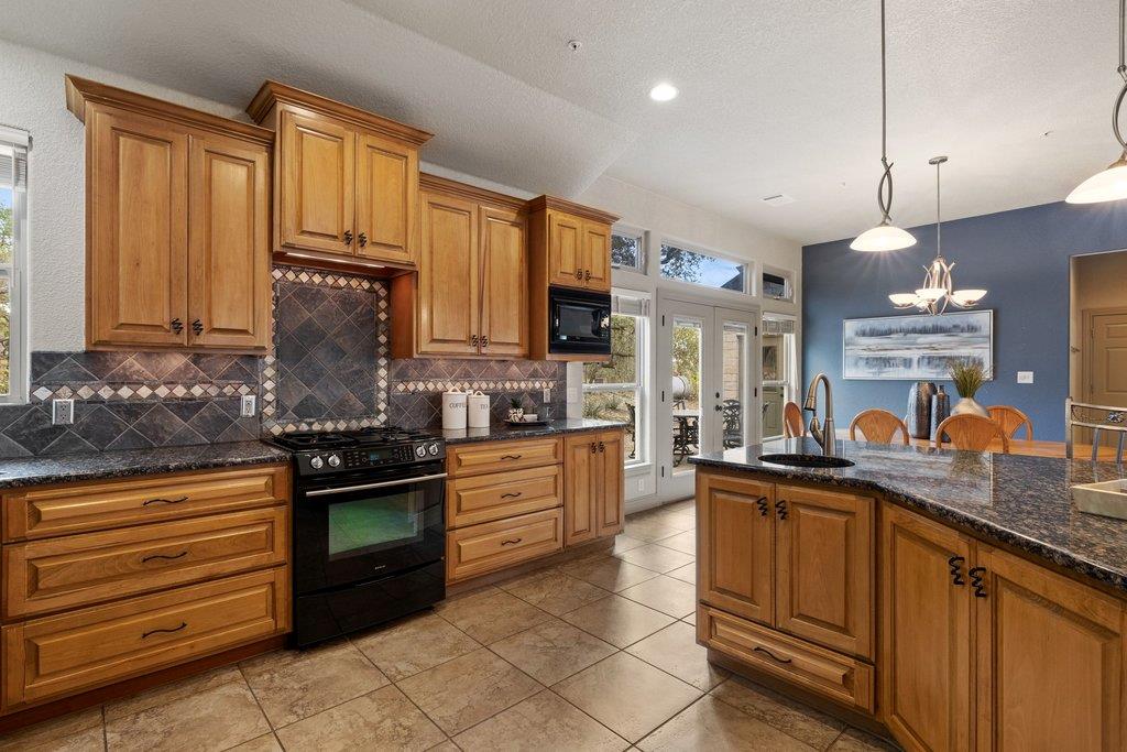 232 Crooked Oak LN