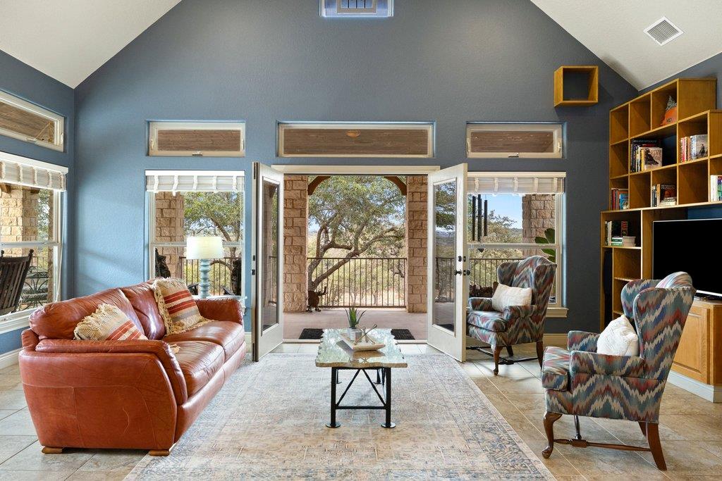 232 Crooked Oak LN