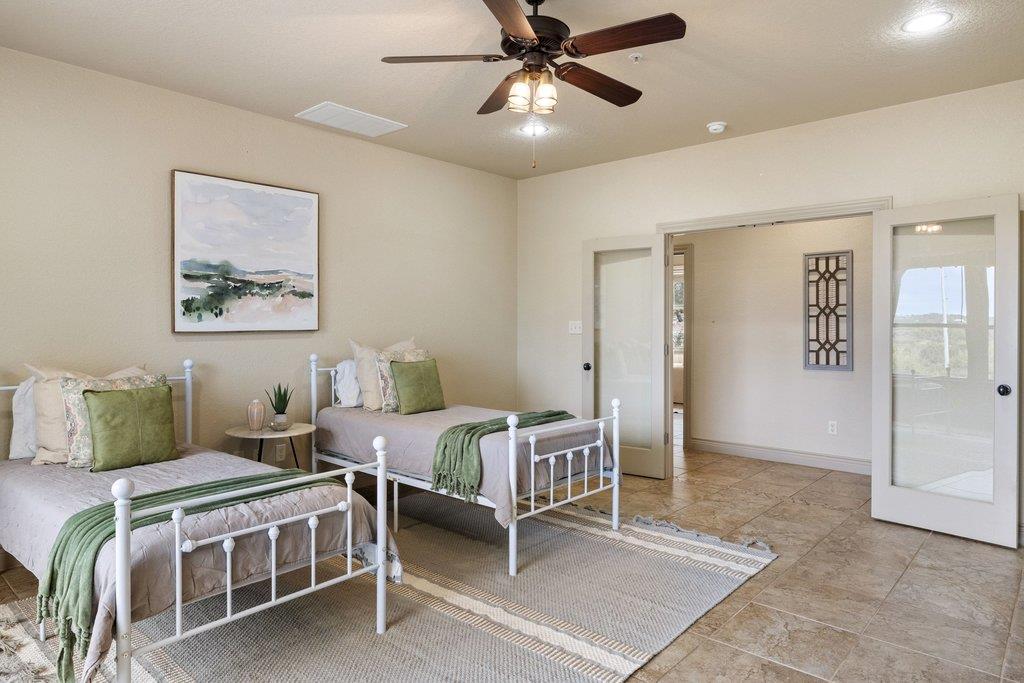 232 Crooked Oak LN