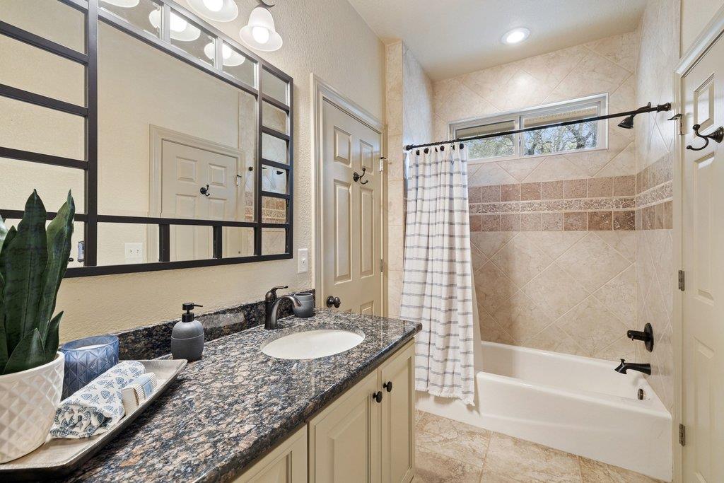 232 Crooked Oak LN