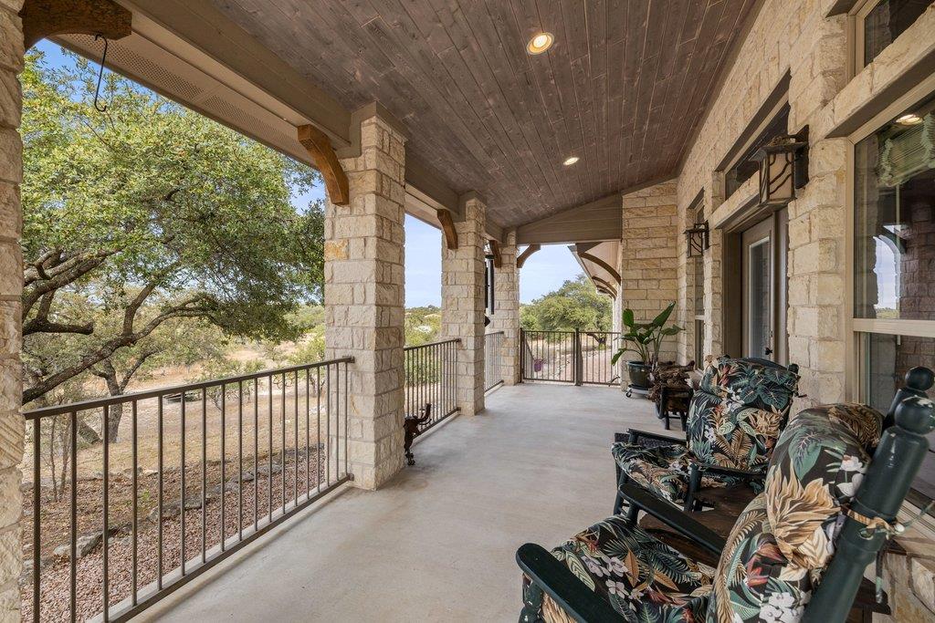 232 Crooked Oak LN