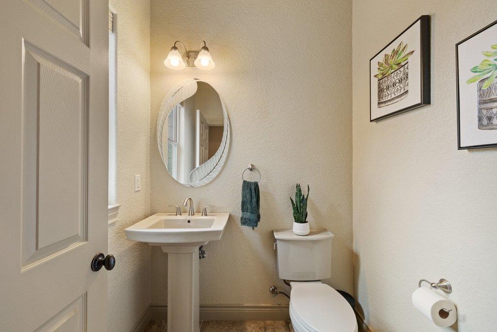 232 Crooked Oak LN