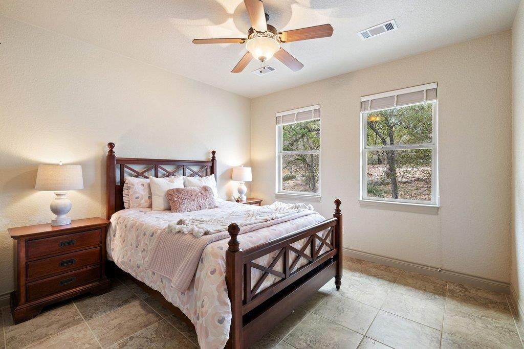 232 Crooked Oak LN