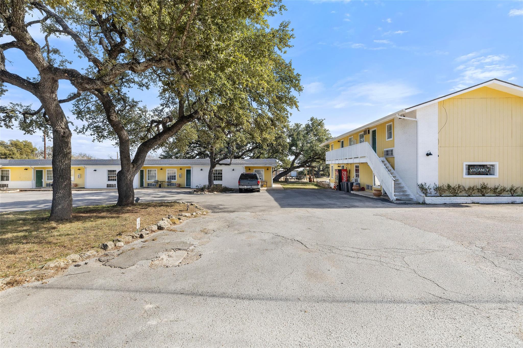 1206 Main St