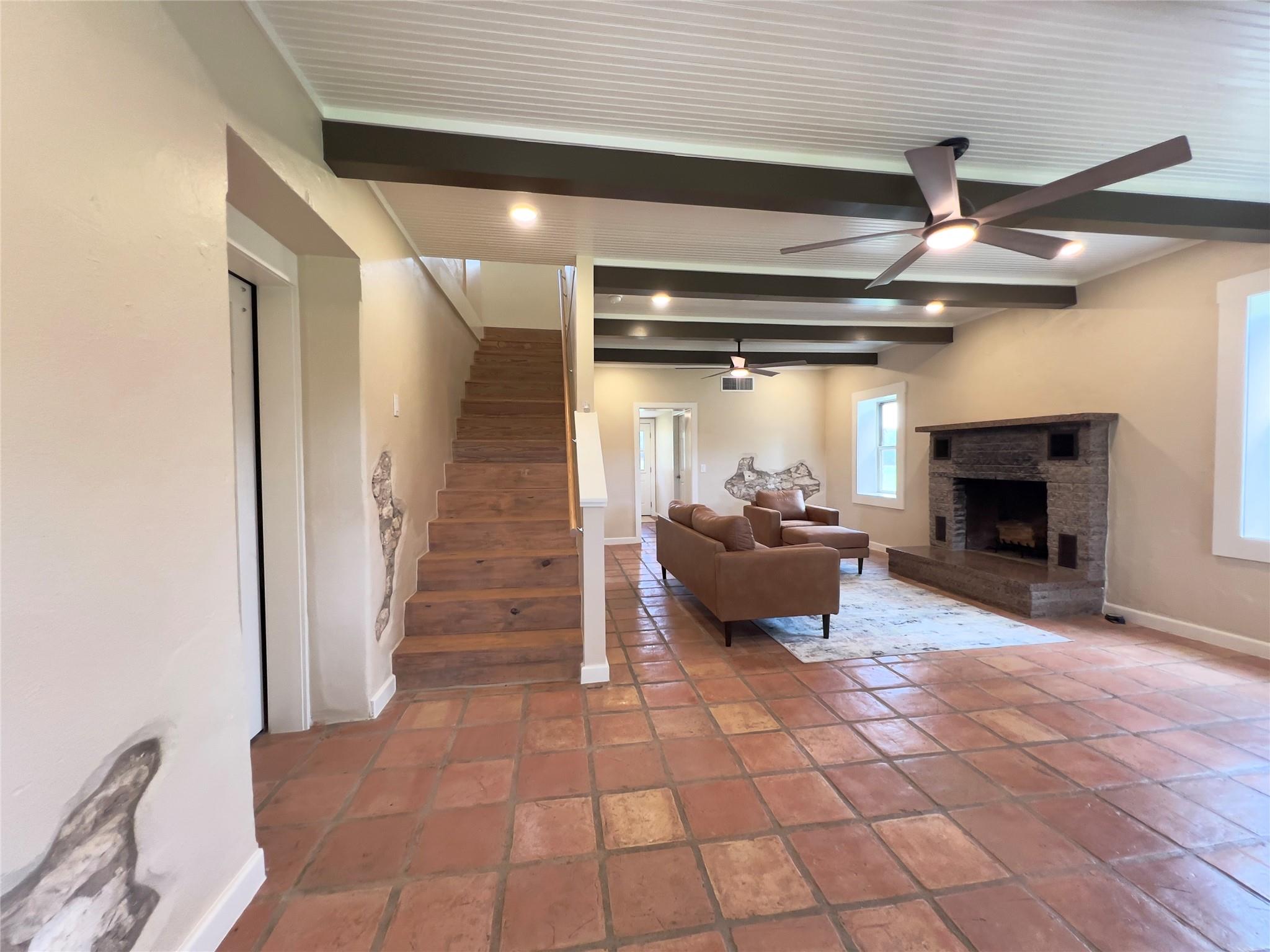 1366 Narrows RD