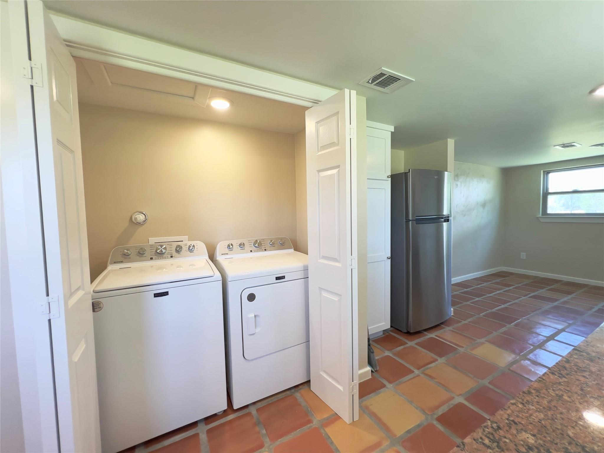 1366 Narrows RD