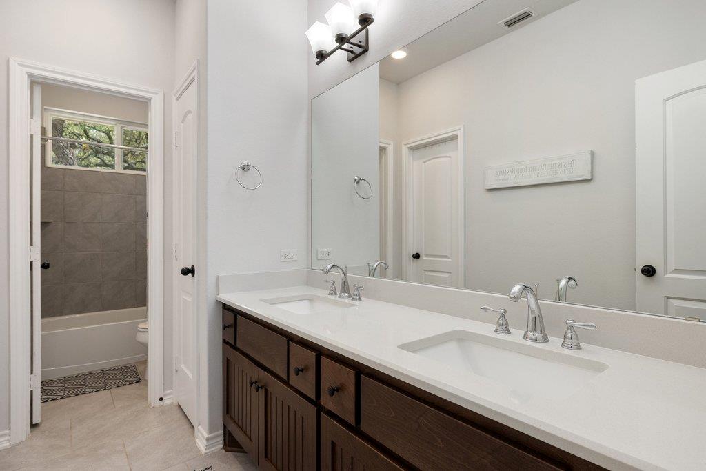 103 Leaning Oak CIR