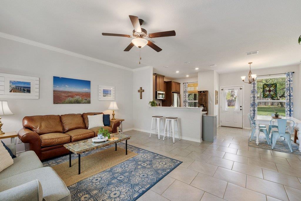 103 Leaning Oak CIR