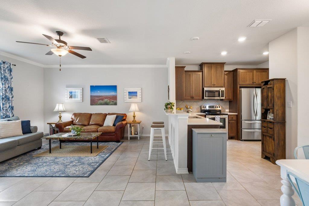 103 Leaning Oak CIR