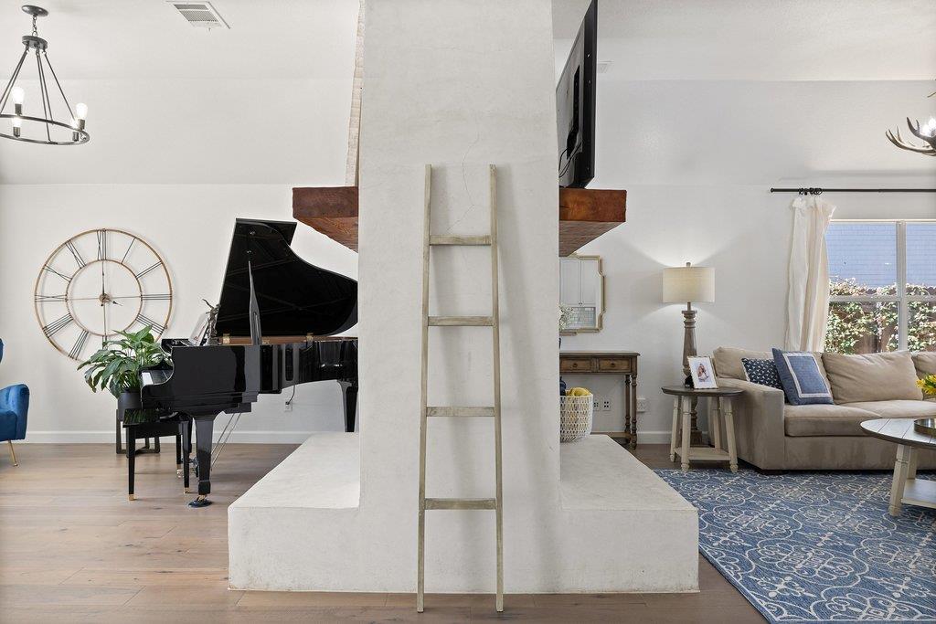 5700 Travis Green LN