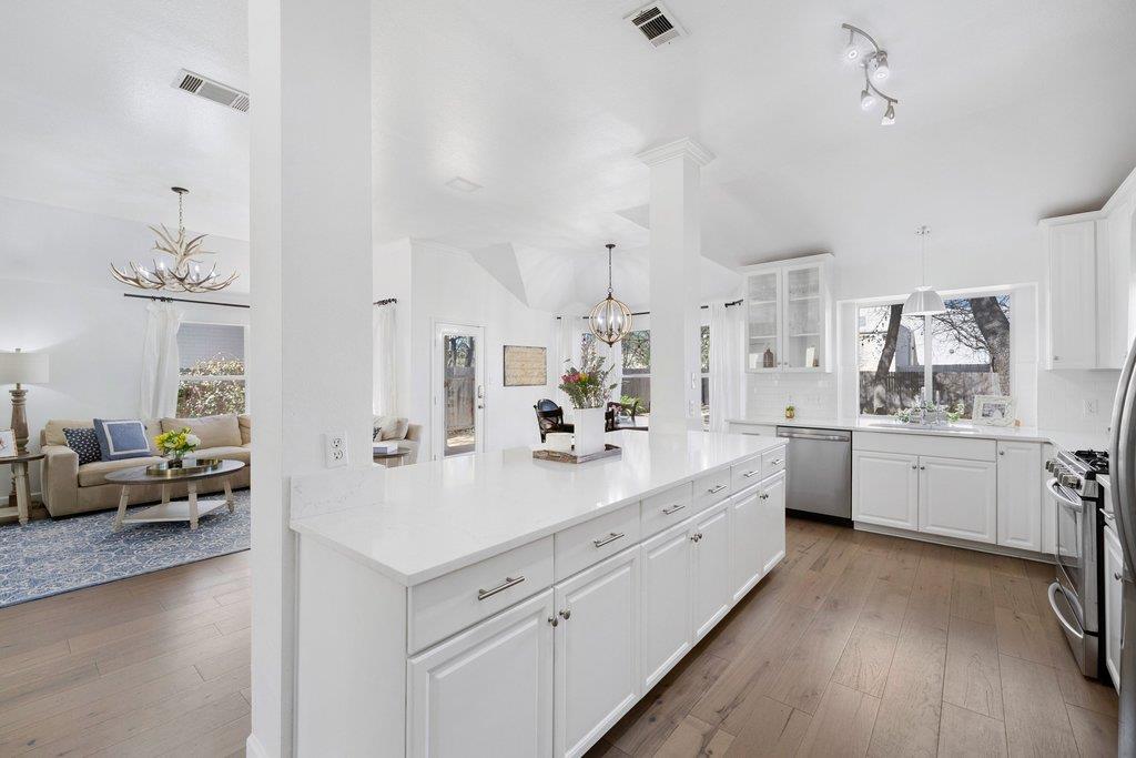 5700 Travis Green LN