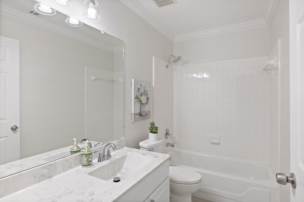 5700 Travis Green LN