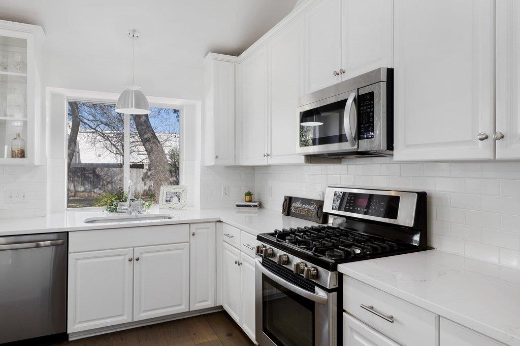 5700 Travis Green LN