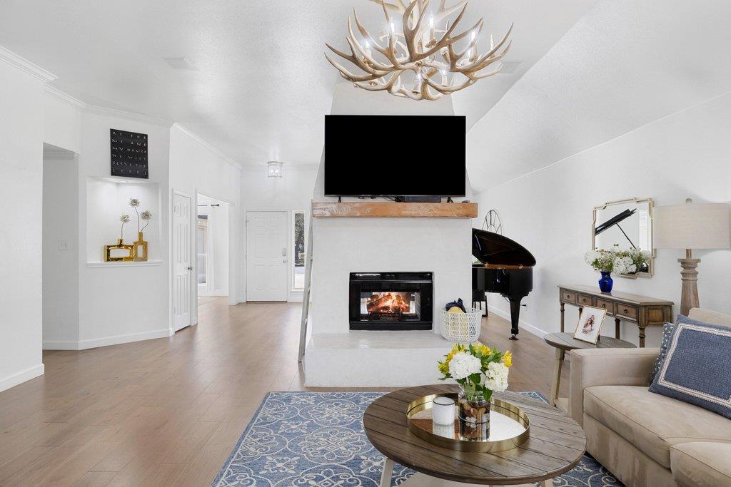 5700 Travis Green LN