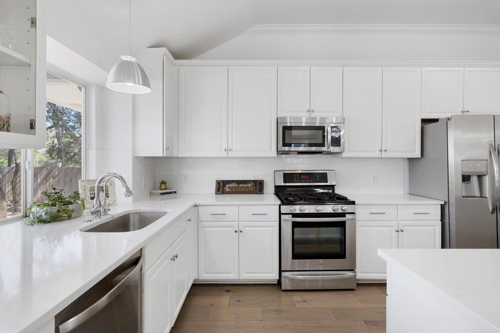 5700 Travis Green LN