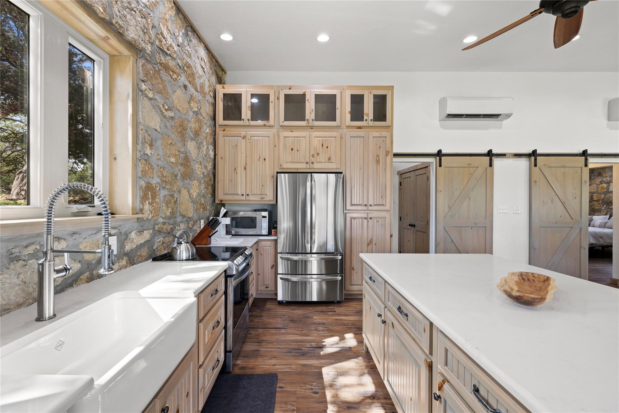 3758 N US Hwy 281