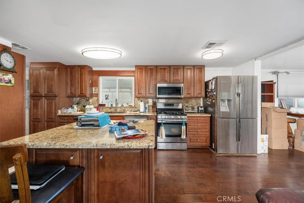 820 Glen Oak
