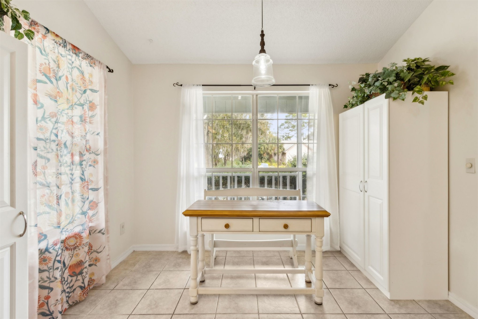 2433 BONNIE OAKS DRIVE