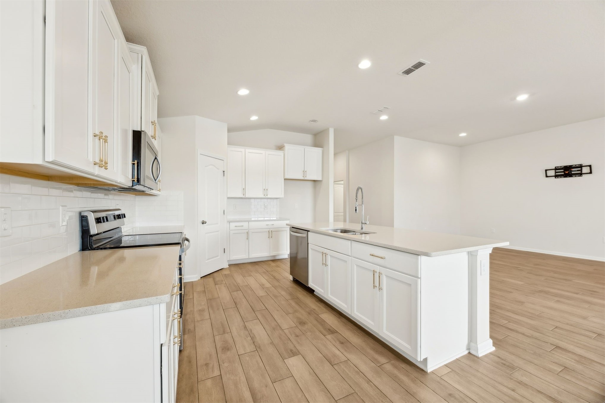 70414 WINDING RIVER DRIVE